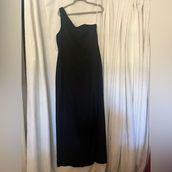 ONE-SHOULDER CREPE TRUMPET GOWN WITH FRONT SLIT IN BLACK|SZ 18| NWT - Picture 3 of 5